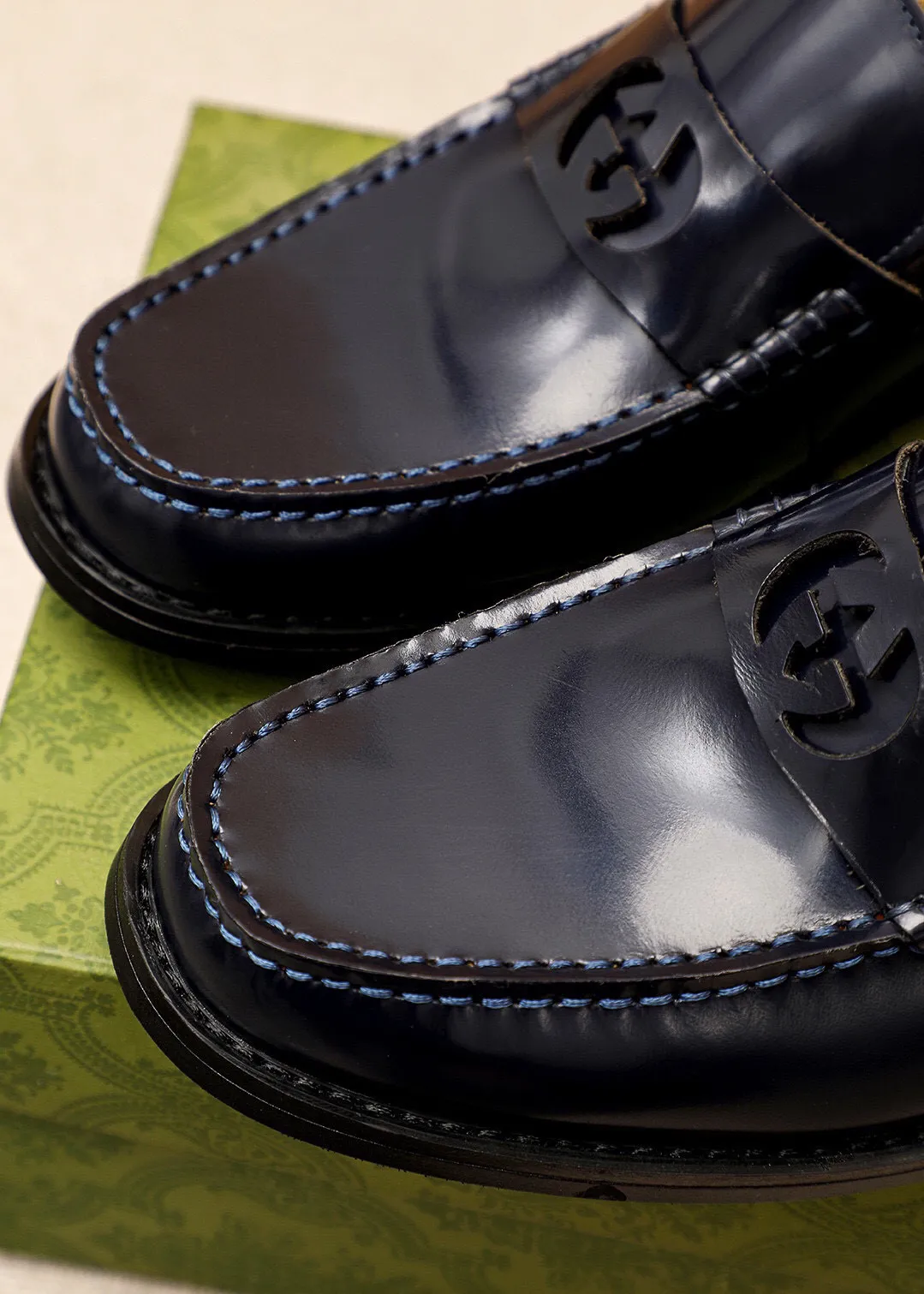 Men's shoes 💰480 💐 Product trademark: GUCCI "Gucci" casual leather shoes Regular size: 38-44 (45🉑️customized) Product materials: Selected imported first-layer open-edge beaded cowhide leather upper + luxury hardware buckle, imported water-dyed cowhide leather lining. Strong three-dimensional visual effect, combined outsole Color: 4⃣️colors available